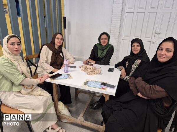 تقدیر از دانش‌آموزان غرفه‌های «بر مدار ایران» و دورهمی صمیمانه با مدیر سازمان دانش‌آموزی خراسان رضوی