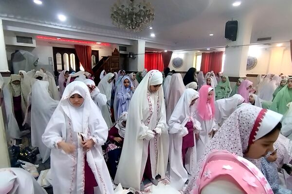آیین جشن تکلیف دانش‌آموزان دختر شهرستان پردیس در فضایی معنوی و باشکوه