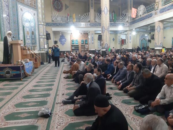 نماز عبادی سیاسی جمعه با حضور پرشور عموم مردم شهرستان ورامین