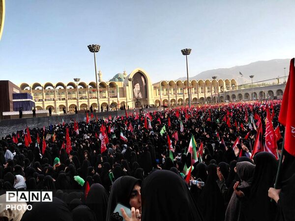 تهران در تب وداع با رهبر  مقتدر شهید