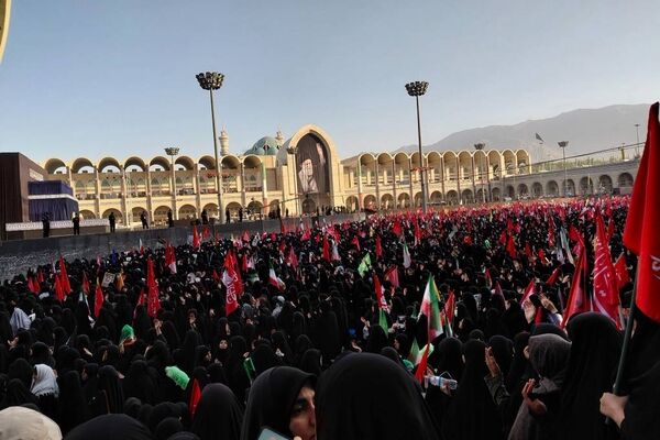 تهران در تب وداع با رهبر  مقتدر شهید