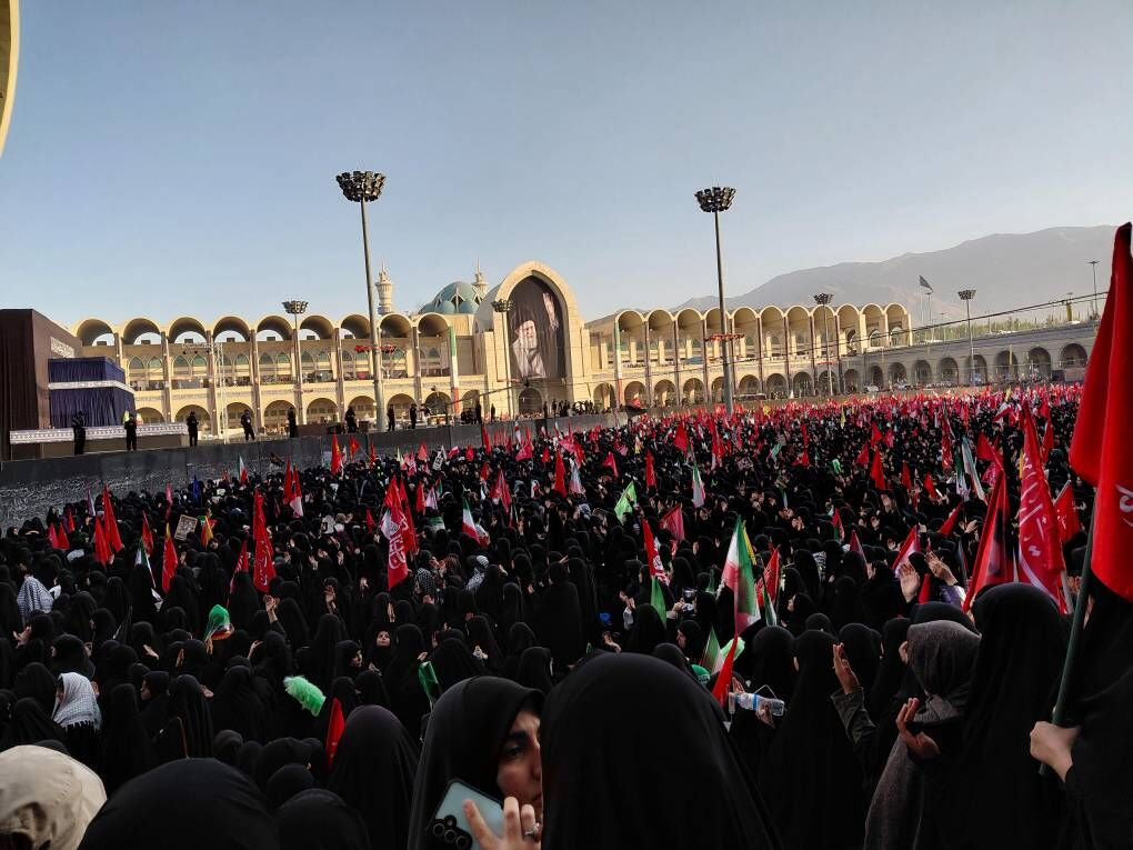 تهران در تب وداع با رهبر  مقتدر شهید