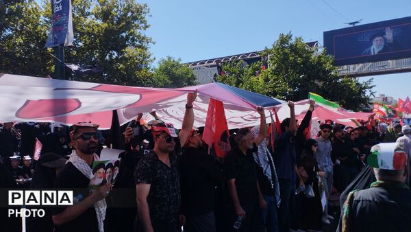 تشییع پیکر مطهر رهبر شهید و خانواده ایشان در مشهد