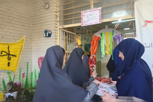 گام‌های استوار، آینده‌ای روشن: جشن آغاز سال تحصیلی در دبیرستان شاهد ام ابیها آباده