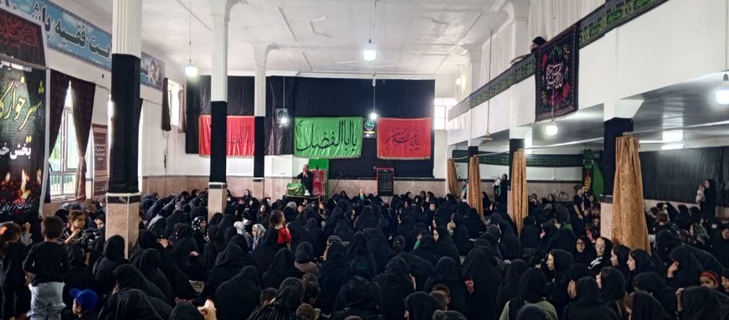 اجتماع بزرگ مردم شهر تیتکانلو در مراسم شیرخوارگان حسینی