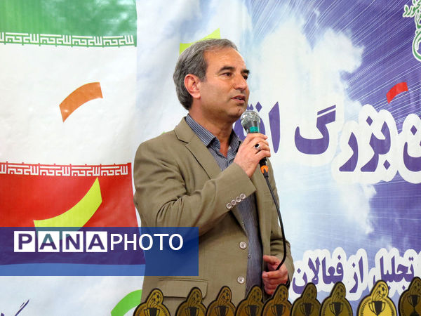 جشن انقلاب و کلنگ زنی زمین چمن دبیرستان شاهد امام حسین (ع)