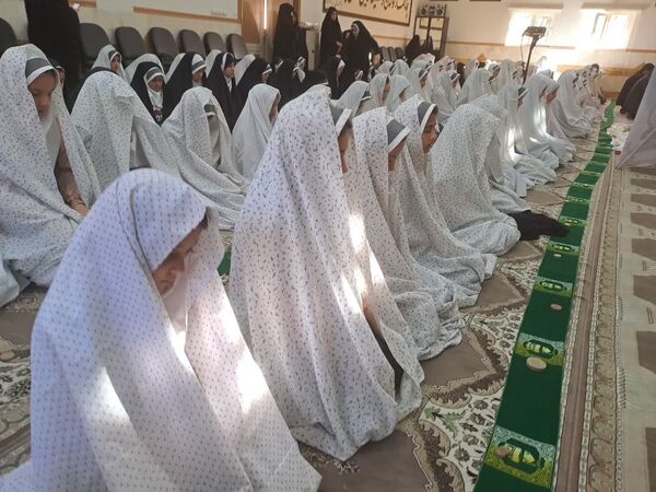 برگزاری نماز جماعت و زنگ گفت‌وگو در اسلامشهر