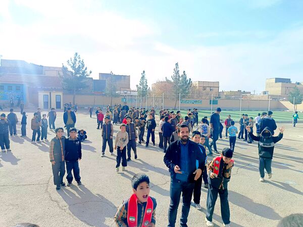 مانور زلزله در دبستان شهید پسندیده فدافن  