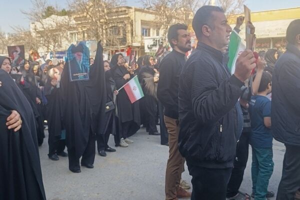خروش انقلابی نمازگزاران سملقان در خیابان‌های شهر