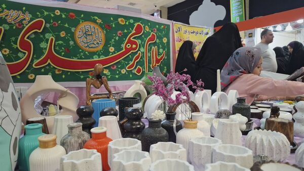 بازدید از غرفه‌های نمایشگاه اقتصاد مقاومتی در قم