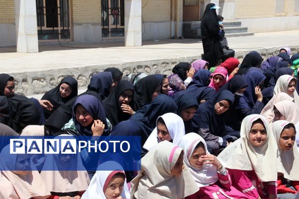  افتتاح زمین چمن مصنوعی با حضور  معاون تربیت‌بدنی و سلامت وزارت آموزش و پرورش