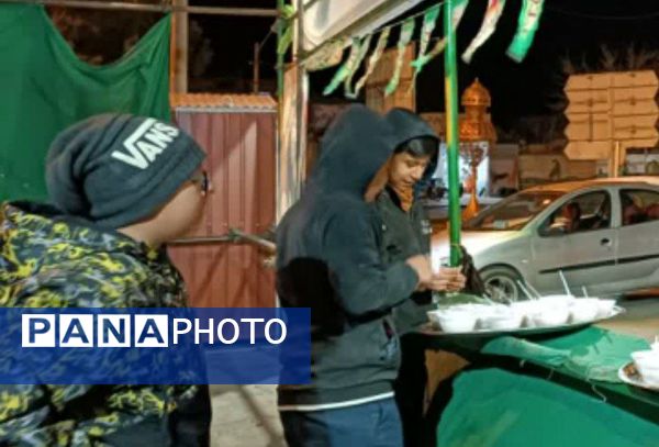 برپایی ایستگاه صلواتی شهرداری و شورای اسلامی شهر کاشمر