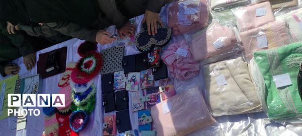 برپایی بازارچه دانش آموزی در دبیرستان نمونه اندیشه شهرستان کاشمر