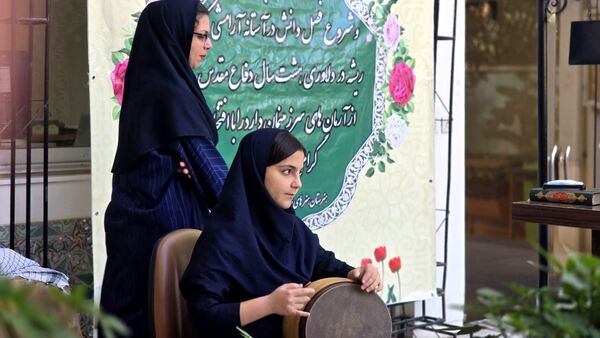 شور مهر، یاد مقاومت؛ نخستین روز مدرسه در هنرستان هنرهای زیبای دختران اصفهان