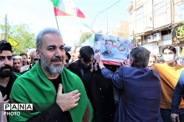 آیین تشییع پیکر دانش‌آموز شهید «سید محمد حسینی مقدم»