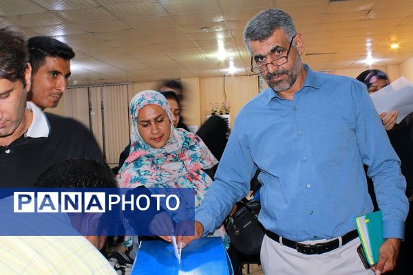 برگزاری جلسه انجمن اولیا دبیرستان شاهد بندرعباس 