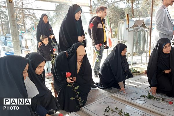 تجدید میثاق معاونین پرورشی، مربیان تربیتی و مشاورین مدارس کهریزک با آرمان‌های امام راحل و شهدا