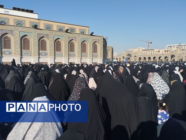 اقامه نماز عید فطر در حرم مطهر رضوی