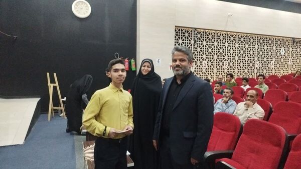 جشن ستارگان دانش‌آموزی در تالار شهرداری دولت‌آباد شهرستان برخوار 