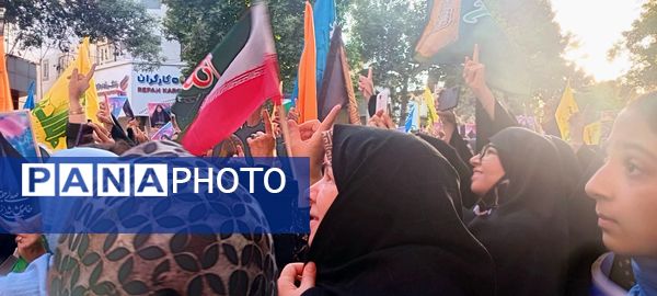 جلوه‌هایی از اجتماع مردم بجنورد در تجلیل از بانوی شجاع رسانه ملی