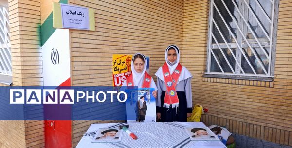 زنگ انقلاب در مدرسه فاطمه‌الزهرا(س) باخرز