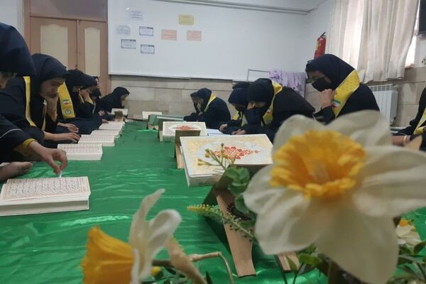 محفل انس با قرآن کریم در دبیرستان شهید مجید دهنوی نیشابور
