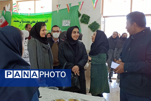 برگزاری نمایشگاه مشاغل خانگی در دبیرستان شاهد ام ابیها، شهرستان آباده