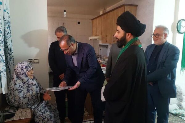 دیدار فرماندار فیروزکوه با خانواده‌های شهدا