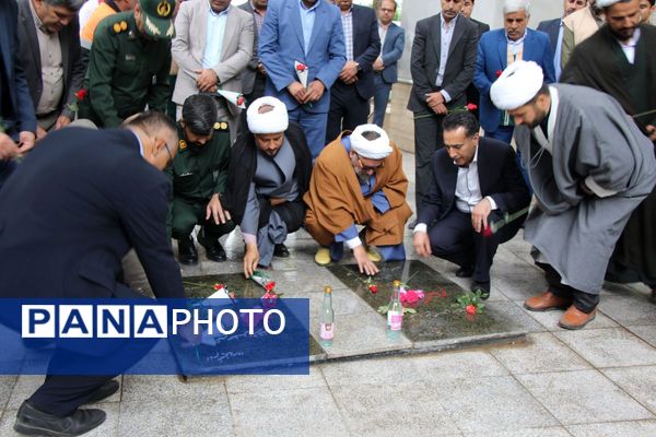 غبارروبی و عطر افشانی مزار شهدا در سملقان