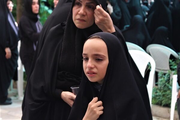 جلوه‌های حزن و خشم در مراسم تشییع شهدا