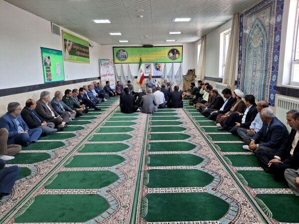 آیین تجلیل از رزمندگان و آزادگان سرافراز دفاع مقدس 