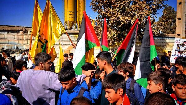 فریاد استکبارستیزی دانش‌آموزان نظرآبادی در روز ۱۳ آبان