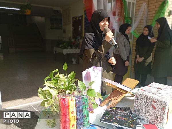 جشن عاطفه‌ها در دبیرستان لقمان حکیم منطقه ۱۵
