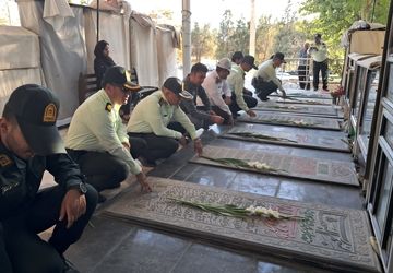 مهمانی لاله ها در گلزار شهدا زرقان 