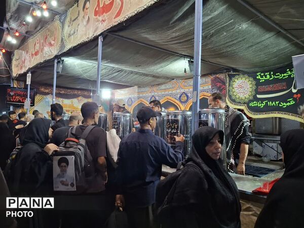 طنین نام ایران در طریق الحسین (ع)؛ روایت پرچم های برافراشته و مواکبی که به عشق خدمت به زوار بر پا شدند