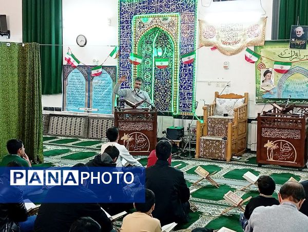 محفل انس با قرآن به مناسبت دهه فجر در کاشمر 