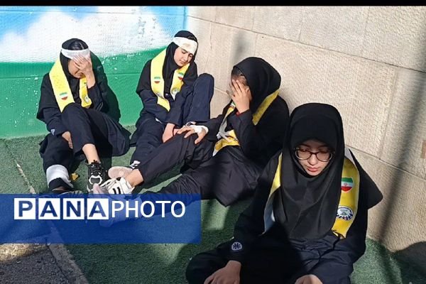 مانور زلزله در مدرسه فرزانگان ورامین