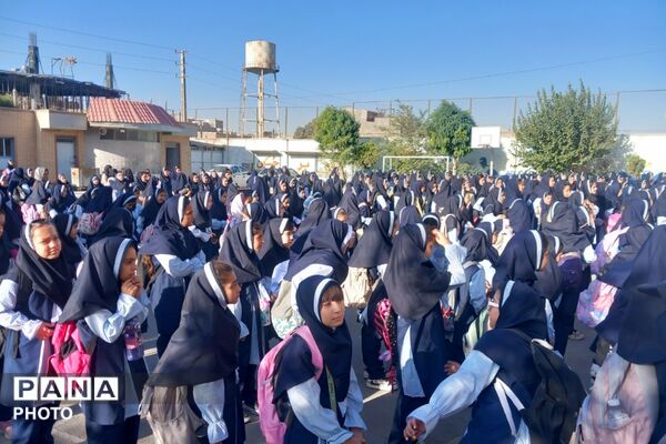 آغاز ماه‌مهر و دیدار مجدد دانش‌آموزان و معلمان در مدرسه عزیزالله پزشکی ۲