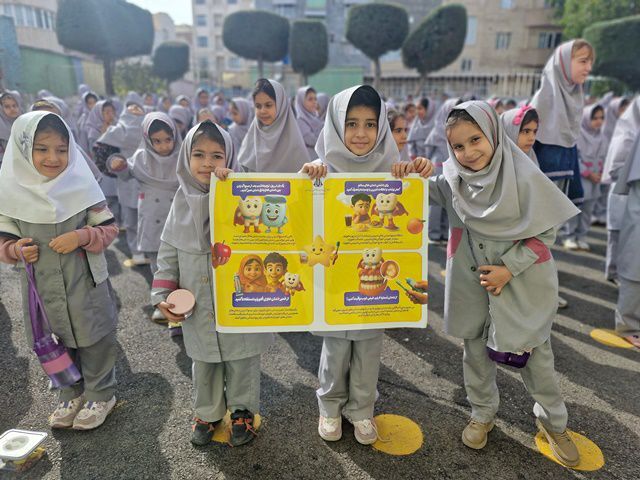 برگزاری برنامه آموزشی هفته پویش سلامت دهان و دندان در مدرسه ابتدایی دخترانه رضوان مریوان