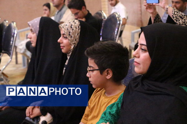 محفل شعر در سازمان دانش‌آموزی یزد 