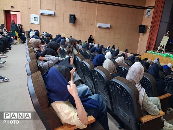 همایش مشاوره انگیزشی و آمادگی برای آزمون های مدارس برتر ویژه دانش آموزان پایه هشتم و نهم دبیرستان وکیلی۱۰