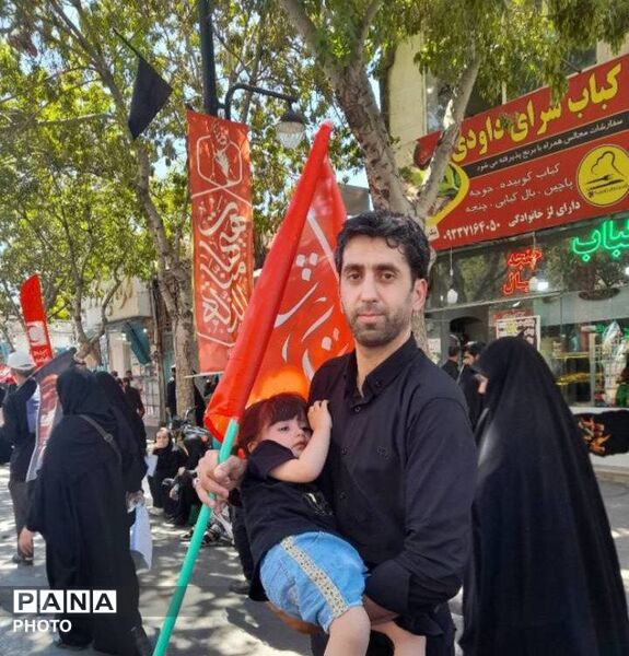 تشییع پیکر رهبر شهید انقلاب در مشهد مقدس با حضور پرشور مردم 