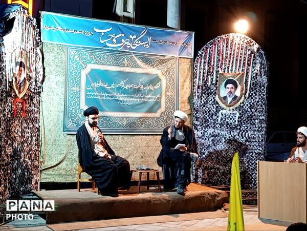 رونمایی از نماد «مشت گره کرده رهبر شهید» در قم