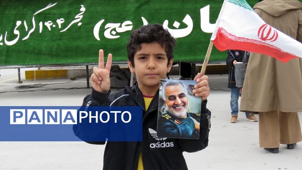 از نوجوان تا کهنسال؛ همه اقشار نورآباد در صف‌های متحد راهپیمایی ۲۲ بهمن