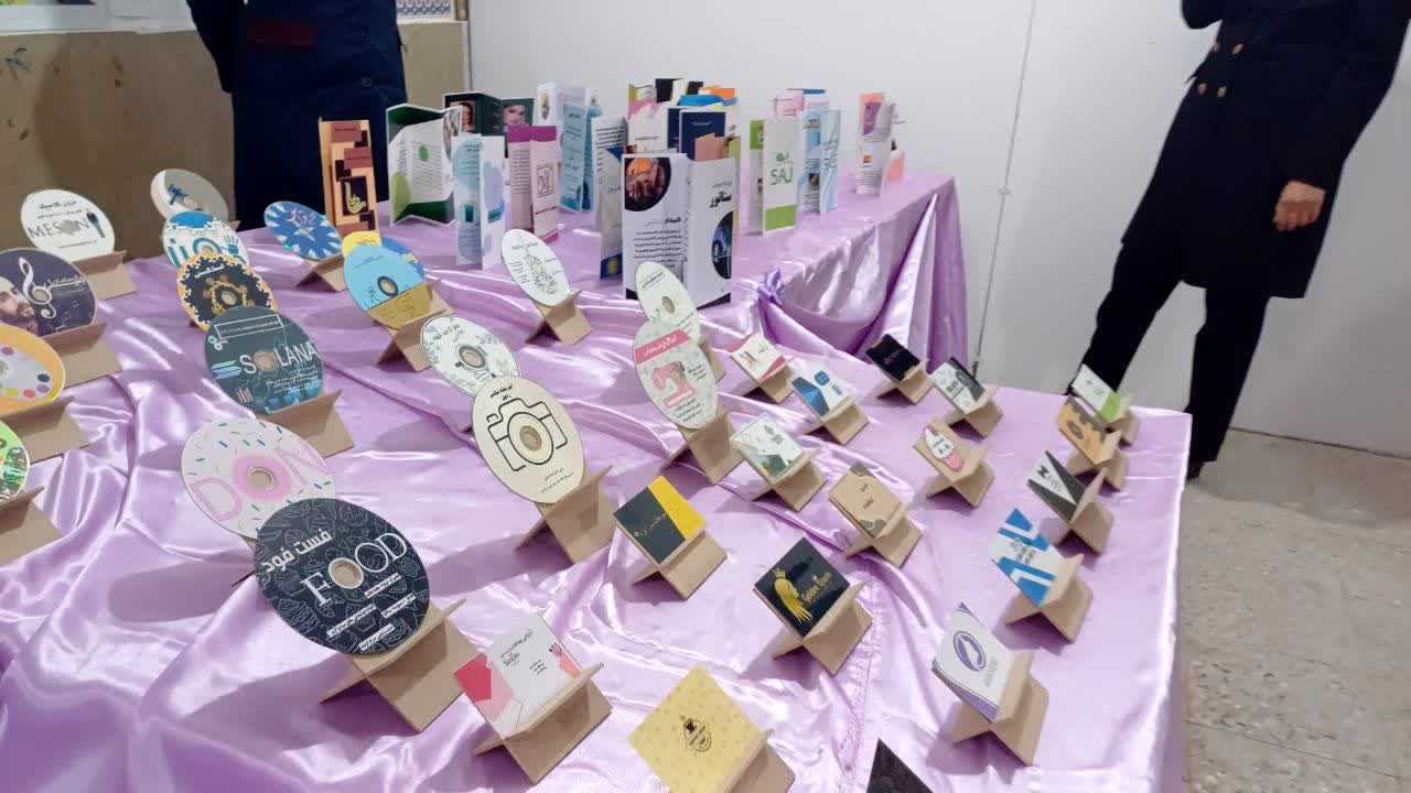 گالری هنر در هنرستان شهید بخشنده زرقان 