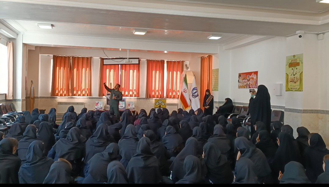 طنین قرآن و یاد شهدای مقاومت در مدارس مرند