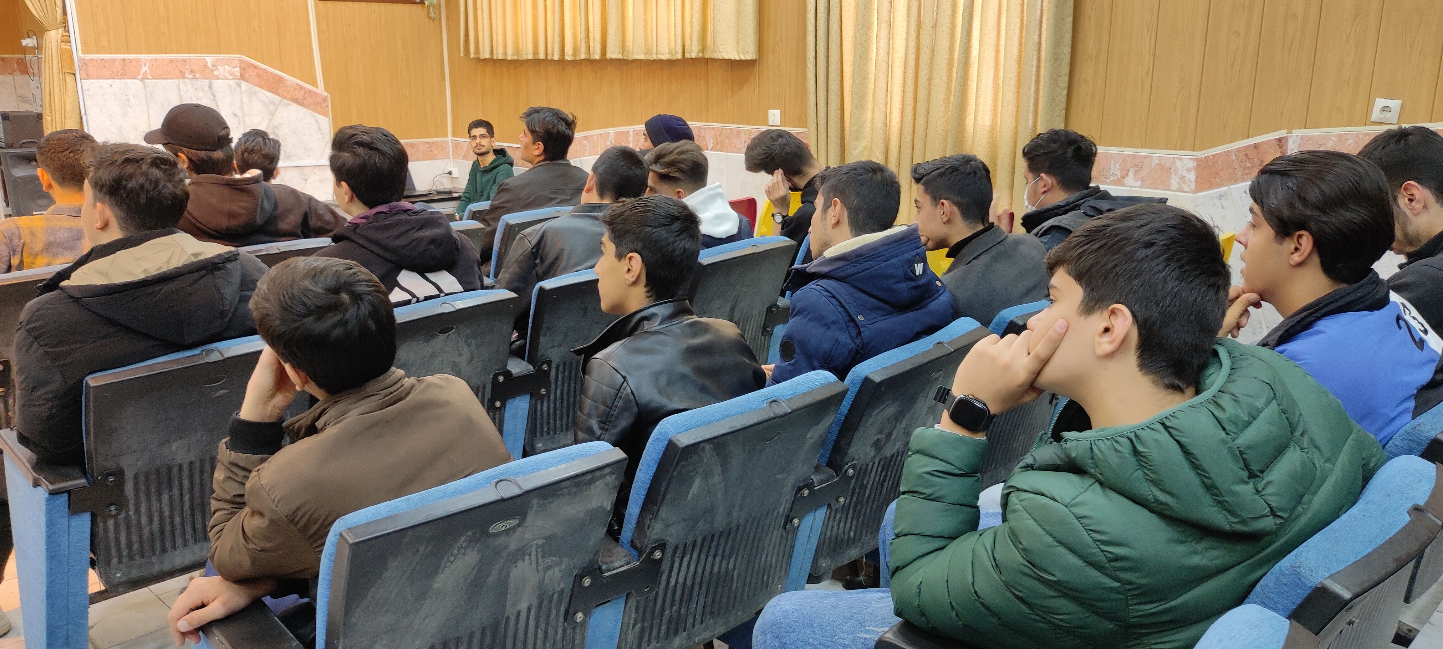 برگزاری همایش رتبه آفرینان برتر مؤسسه کاج در کانون سمیه شیروان