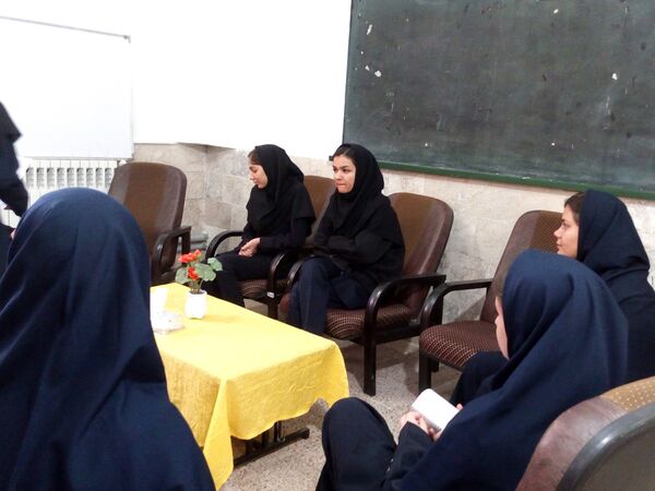 اولین جلسه همیاران مشاور در دبیرستان فاطمیه