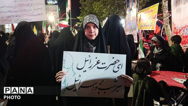 کودکان و جوانان انقلابی کاشمر در میدان خیابان