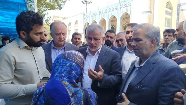  برگزاری میزخدمت درمصلی کرج به‌مناسبت هفته دولت